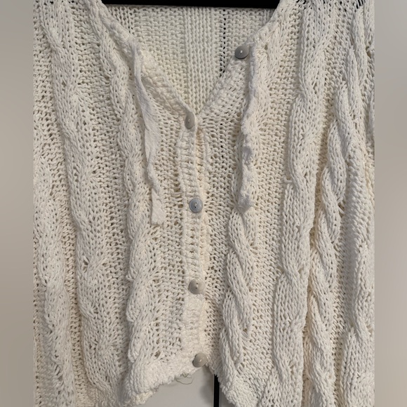 Free People Cropped Cardigan. XL. White. Beautiful Sweater - Excellent Condition - Picture 2 of 4